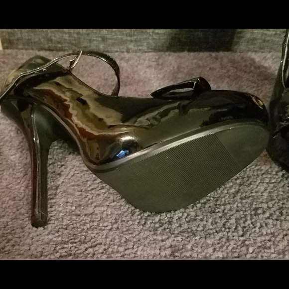 Speed Limit 98 Black Patent Heels (Szs 8.5 & 9) - Picture 3 of 3